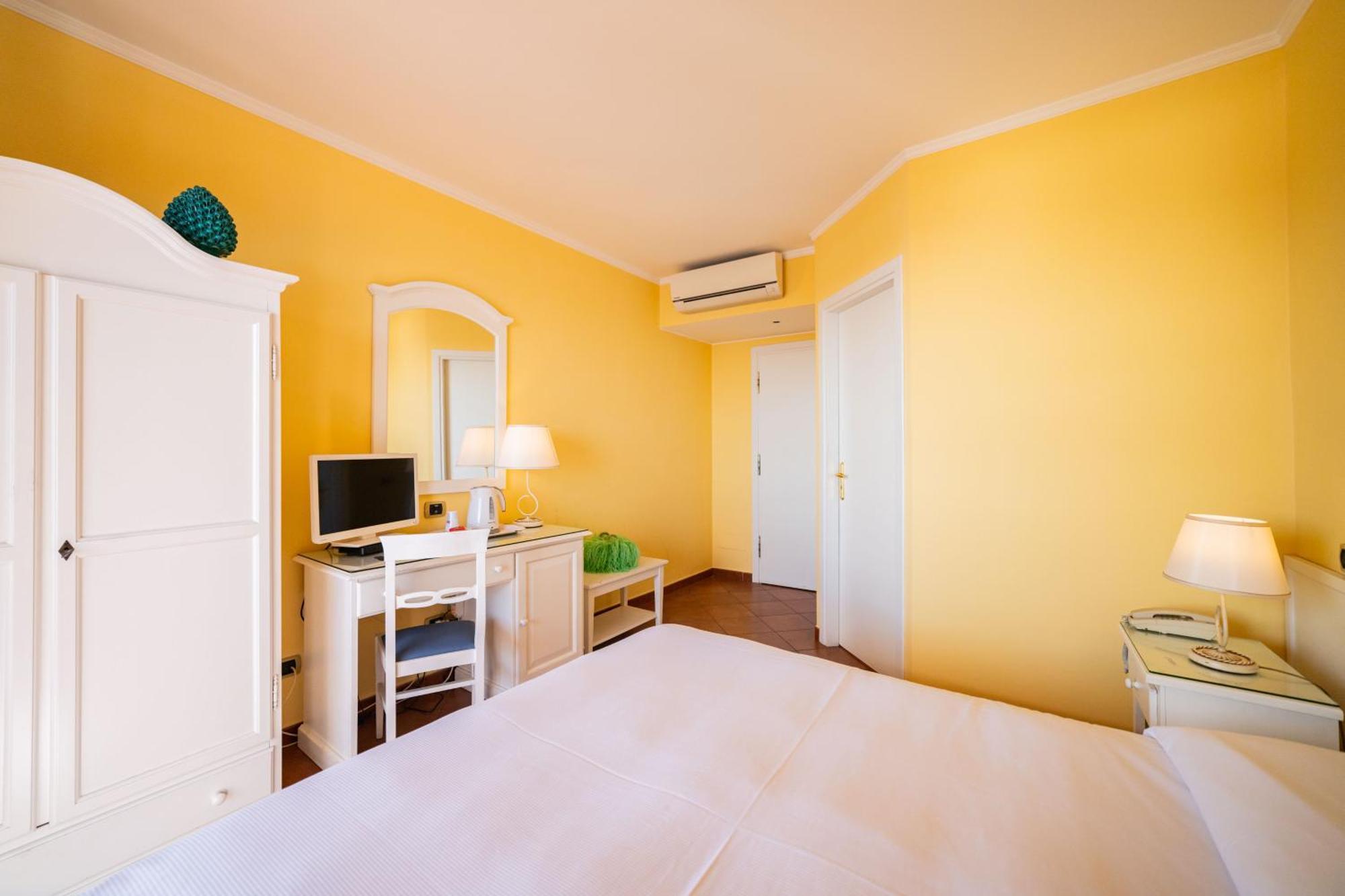 Mendolia Beach Hotel Taormina Dış mekan fotoğraf