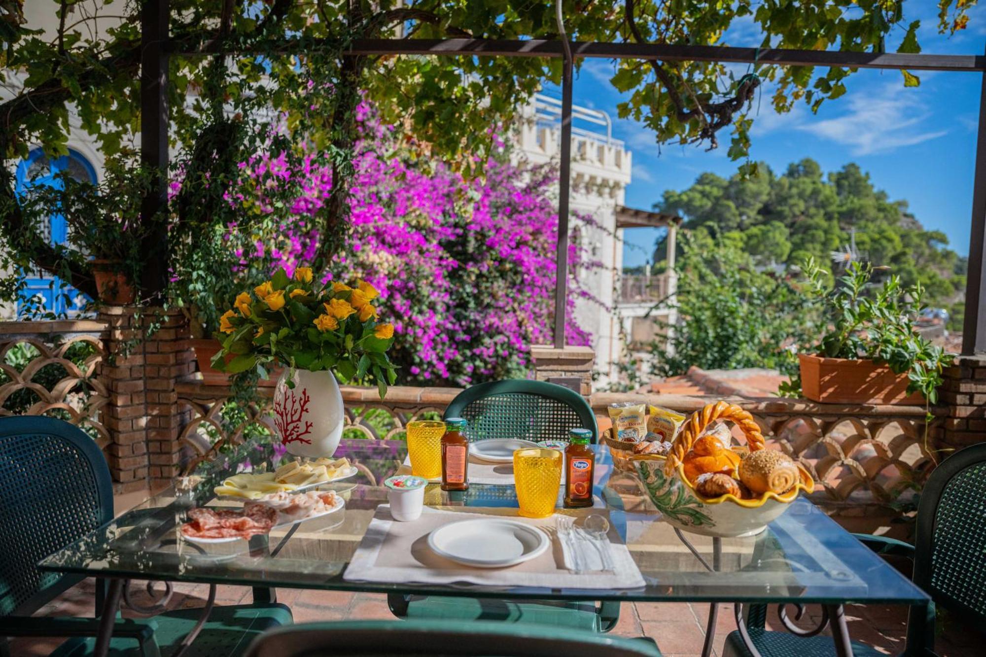 Mendolia Beach Hotel Taormina Dış mekan fotoğraf