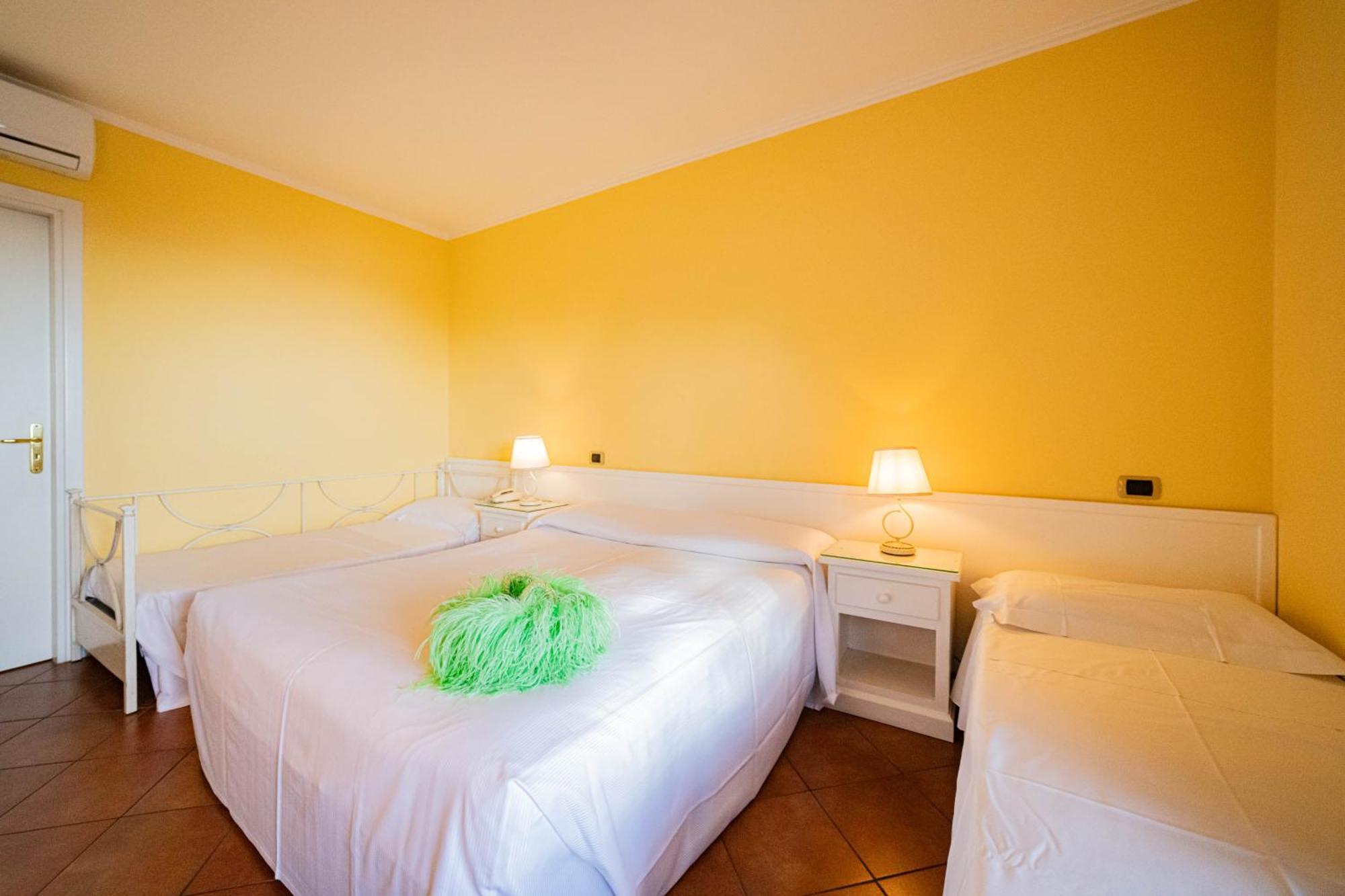 Mendolia Beach Hotel Taormina Oda fotoğraf