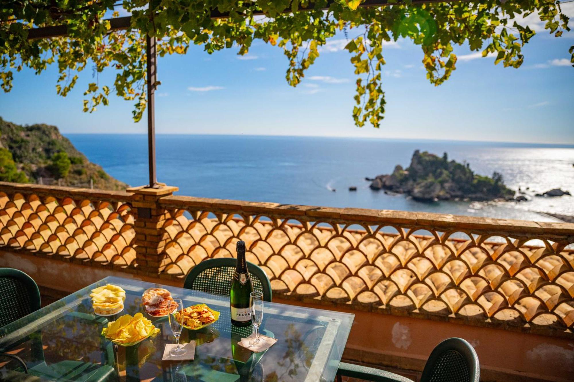 Mendolia Beach Hotel Taormina Oda fotoğraf