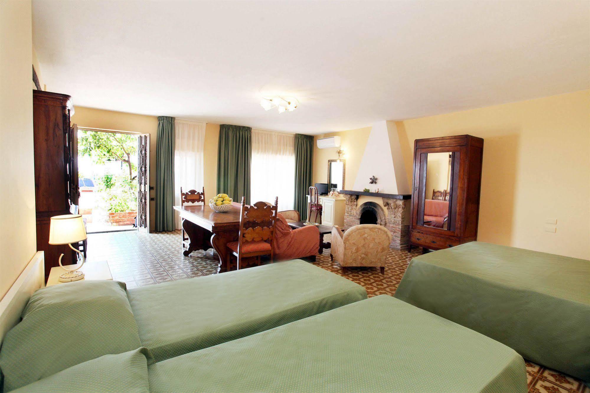 Mendolia Beach Hotel Taormina Dış mekan fotoğraf